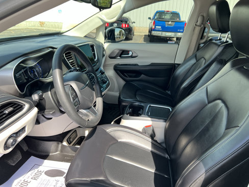Used 2023 Chrysler Pacifica Touring-L image 17