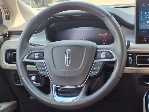 Used 2021 Lincoln Nautilus FWD image 13