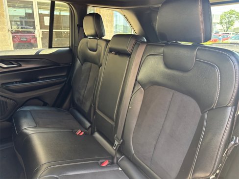 Used 2023 Jeep Grand Cherokee Altitude image 13