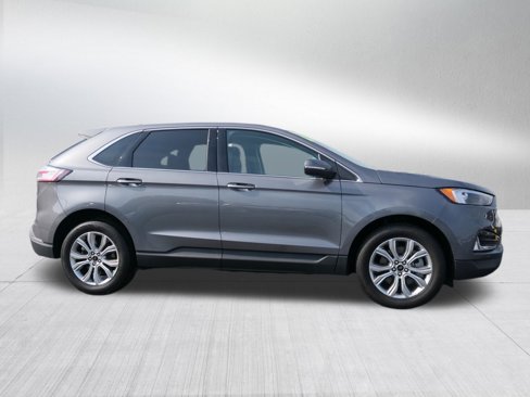 Used 2024 Ford Edge Titanium image 2