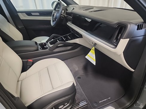 New 2025 Porsche Cayenne image 30