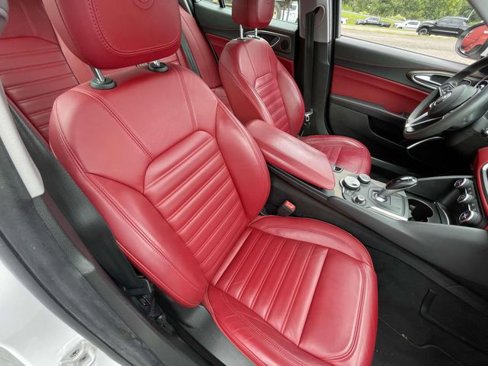 Used 2019 Alfa Romeo Giulia Ti w/ Quick Order Package 22X Lusso image 29