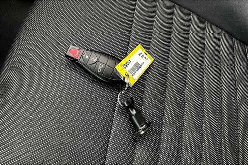 Used 2014 Dodge Challenger SXT image 14