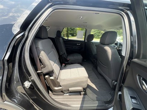 Used 2021 Chevrolet Traverse LT image 28