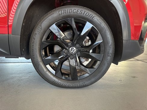 Certified 2022 Volkswagen Taos SE w/ IQ.Drive SE Package image 7