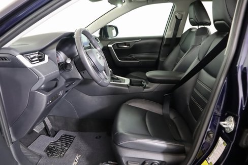 Used 2020 Toyota RAV4 XLE Premium image 23