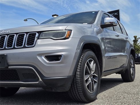 Used 2019 Jeep Grand Cherokee Limited w/ Luxury Group II image 2