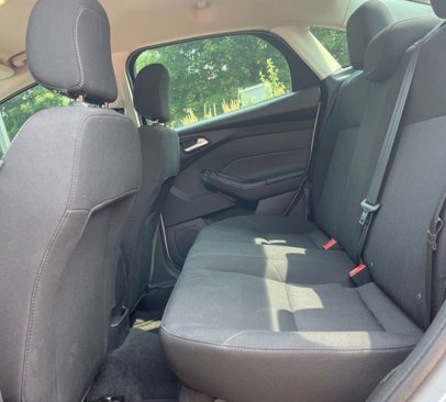 Used 2018 Ford Focus SE w/ SE Appearance Package image 9