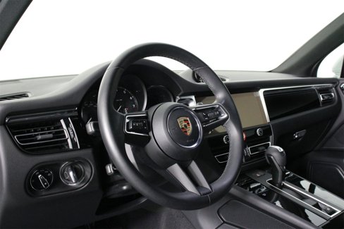 Certified 2025 Porsche Macan image 4