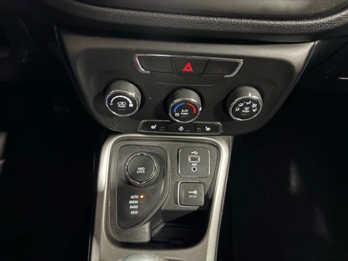 Used 2018 Jeep Compass Latitude w/ Cold Weather Group image 47