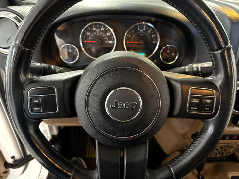 Used 2015 Jeep Wrangler Unlimited Rubicon w/ Max Tow Package image 12