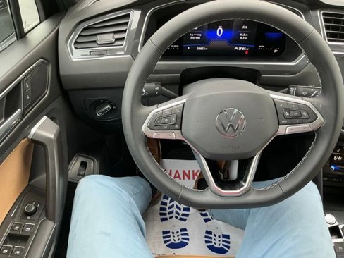 Certified 2022 Volkswagen Tiguan SE w/ Panoramic Sunroof Package image 16