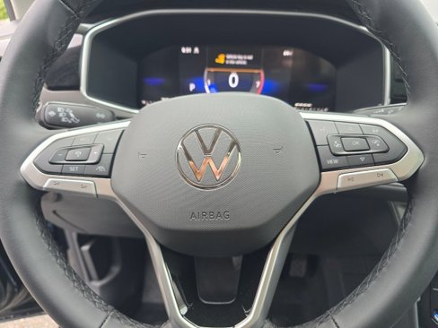 New 2025 Volkswagen Taos SE image 28