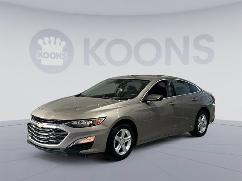 Used 2023 Chevrolet Malibu LS image 1