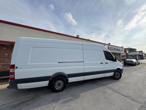 Used 2017 Mercedes-Benz Sprinter 2500 image 5