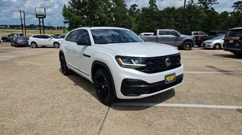 Used 2023 Volkswagen Atlas Cross Sport SEL R-Line image 2