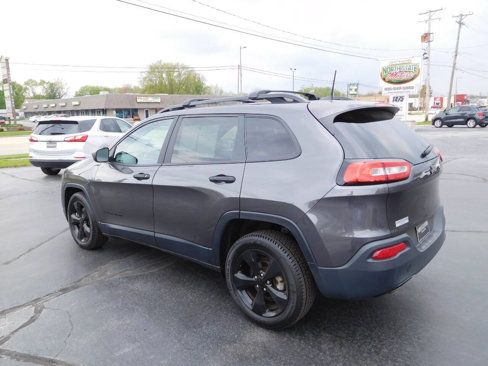 Used 2017 Jeep Cherokee Sport w/ Cold Weather Group image 3