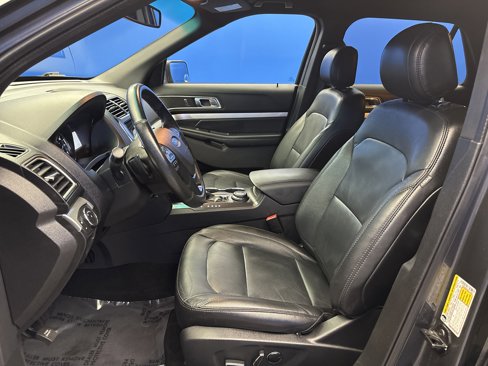 Used 2017 Ford Explorer XLT w/ Equipment Group 202A image 12