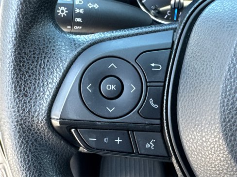 Used 2021 Toyota RAV4 LE image 31