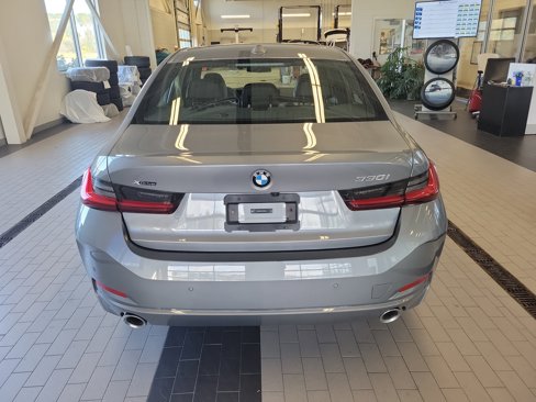 Used 2025 BMW 330i xDrive Sedan image 6