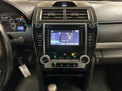 Used 2014 Toyota Camry SE image 24
