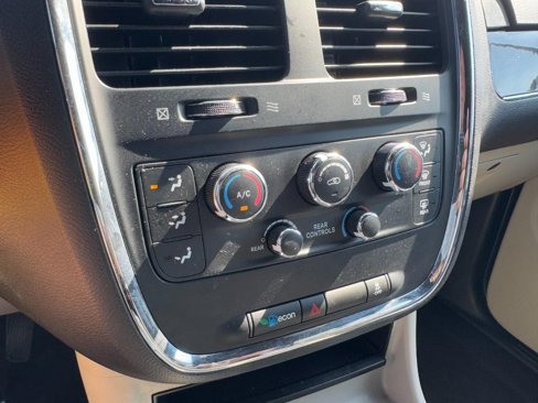 Used 2019 Dodge Grand Caravan SXT image 19