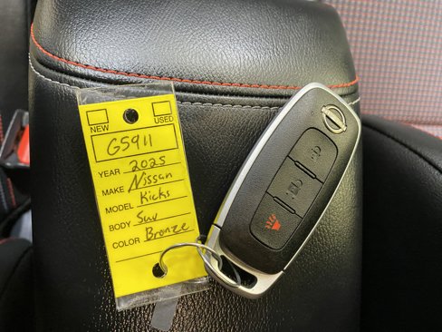 Used 2025 Nissan Kicks SR image 44