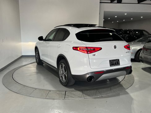 Used 2022 Alfa Romeo Stelvio Ti image 11