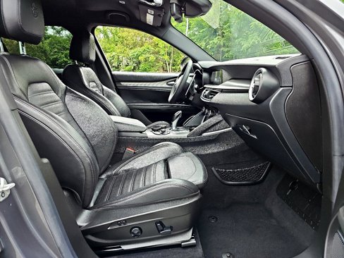 Used 2018 Alfa Romeo Stelvio Ti Sport image 38