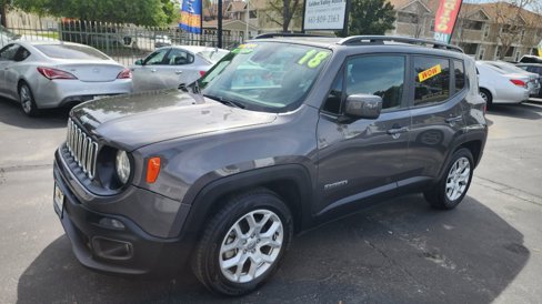 Used 2018 Jeep Renegade Latitude image 2
