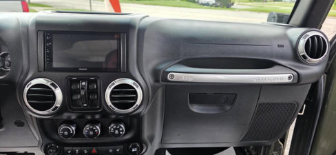 Used 2015 Jeep Wrangler Unlimited Rubicon image 18