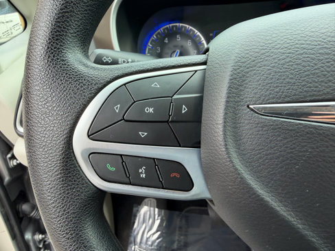 Used 2020 Chrysler Voyager LX image 27