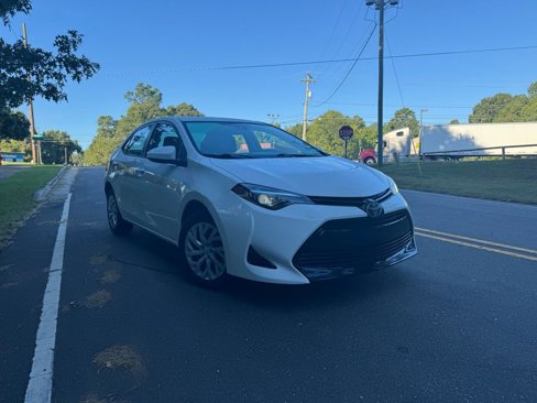 Used 2017 Toyota Corolla L image 1