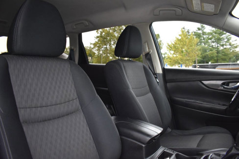Used 2017 Nissan Rogue SV image 64