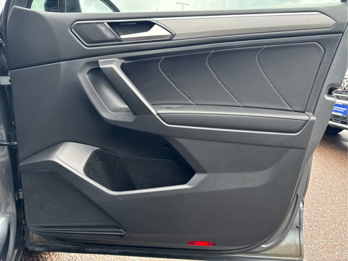 Certified 2022 Volkswagen Tiguan SE R-Line image 34