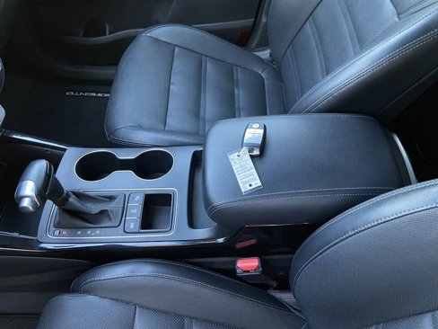 Used 2017 Kia Sorento SX image 22