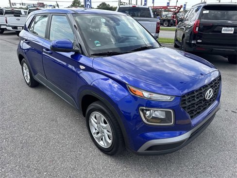 Used 2023 Hyundai Venue SE image 3