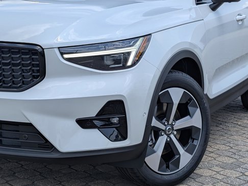 New 2026 Volvo XC40 B5 Plus w/ Protection Package Premier image 7