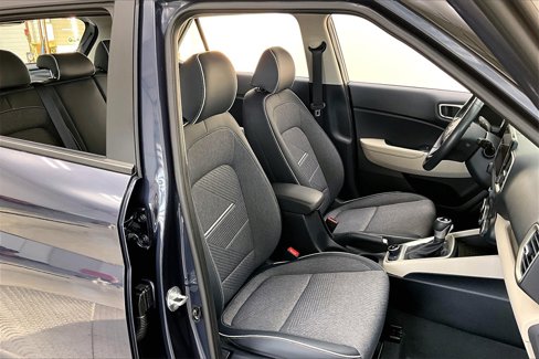 Used 2023 Hyundai Venue Limited image 7