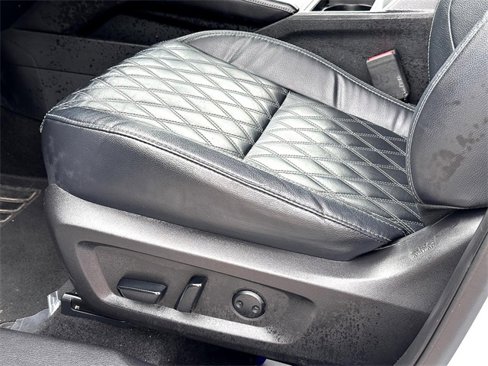 Used 2022 Mitsubishi Outlander SEL image 13
