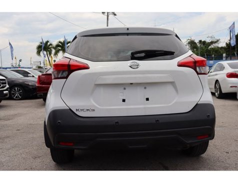 Used 2020 Nissan Kicks S image 6