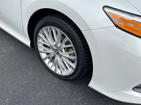 Used 2018 Toyota Camry XLE image 16