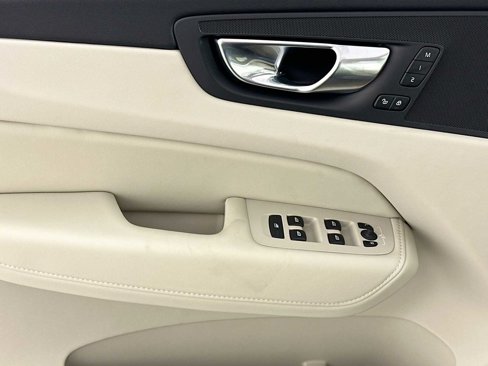 Used 2025 Volvo XC60 B5 Core w/ Protection Package Premier image 14