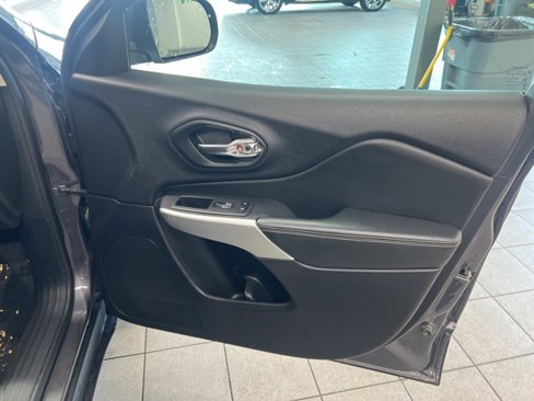 Used 2018 Jeep Compass Limited w/ Navigation Group image 14