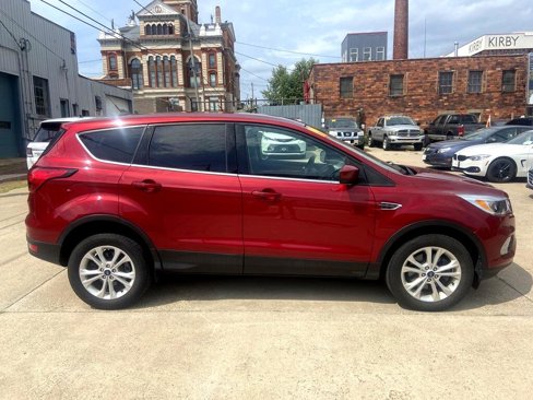 Used 2019 Ford Escape SE image 9