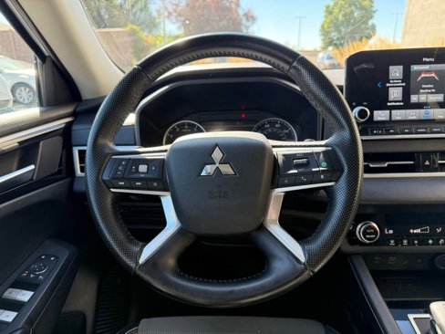 Used 2024 Mitsubishi Outlander SE image 8