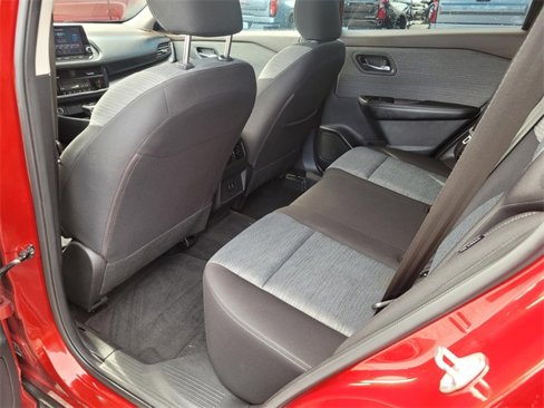 Used 2023 Nissan Rogue SV image 3