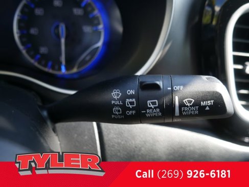 Used 2023 Chrysler Pacifica Touring-L image 27