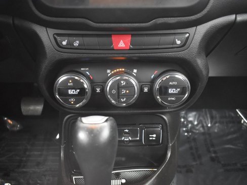 Used 2017 Jeep Renegade Limited image 11