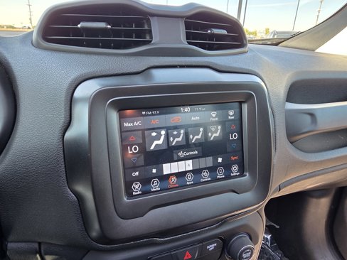 Used 2019 Jeep Renegade Latitude w/ Cold Weather Group image 21